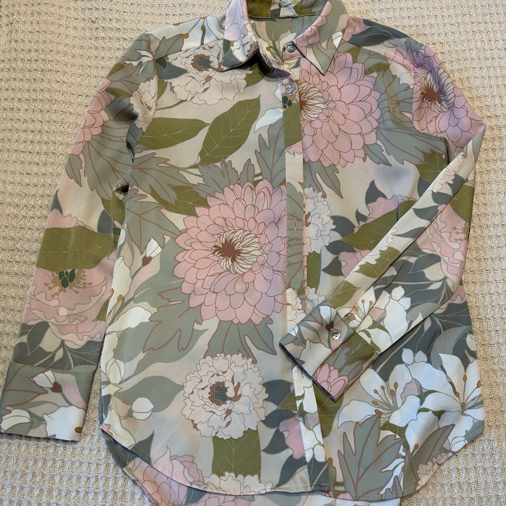 Floral Button-Up Blouse in Pastel Shades